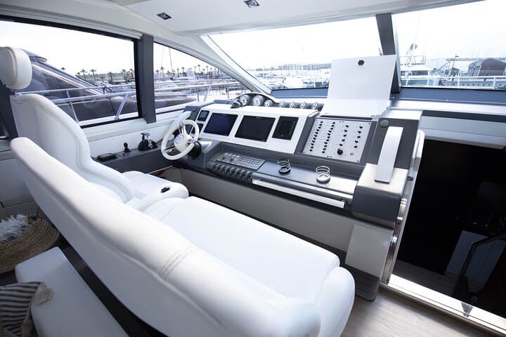 Private Luxury Yacht Tour of Capri from Rome by Train