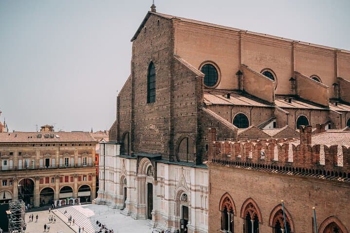 Bologna Small Group Walking Tour with Archiginnasio