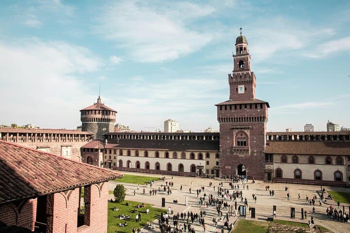 The Empire and Art Tour of Milan with Self Guided Mobile App
