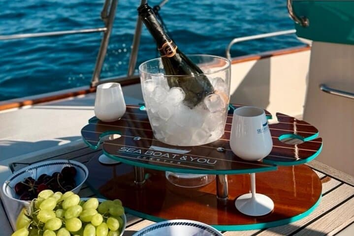 Positano shared sunset by boat with aperitif
