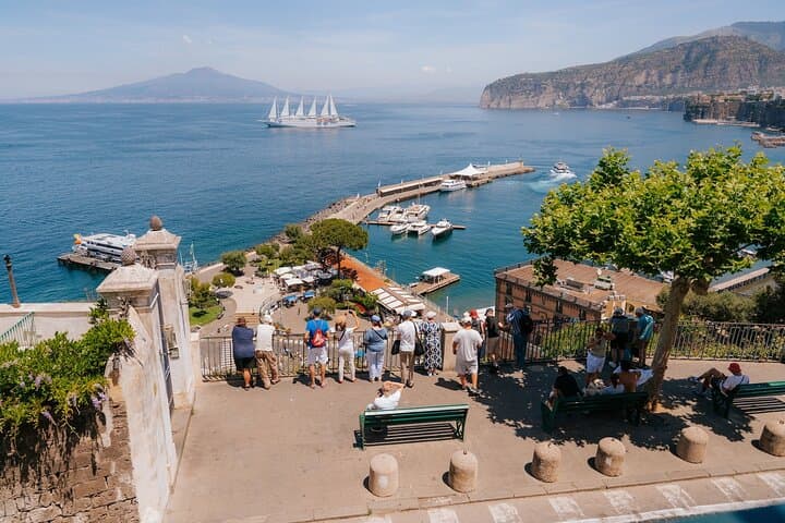 Pompeii Tour & Amalfi Coast Day Trip from Rome