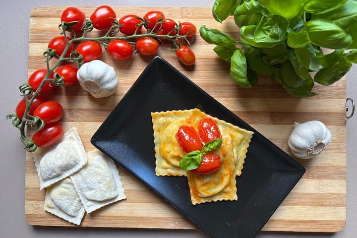 Cortona Cooking Class: Make Fresh Pasta or Pizza with Giada
