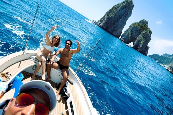 Boat, sun and freedom – live your moment