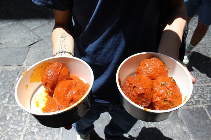 Naples Street Food tour with 6 gastronomic stops and pizza