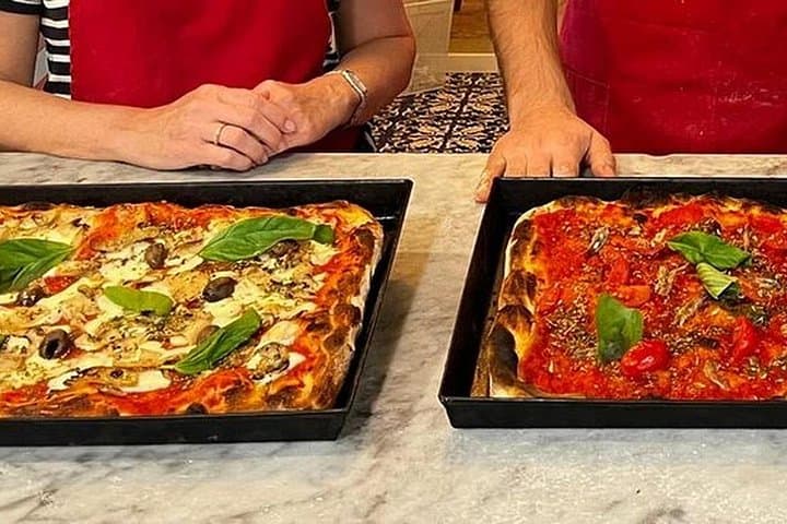 Arezzo Hands-On Pizza Class: From Dough to Dessert and Wine