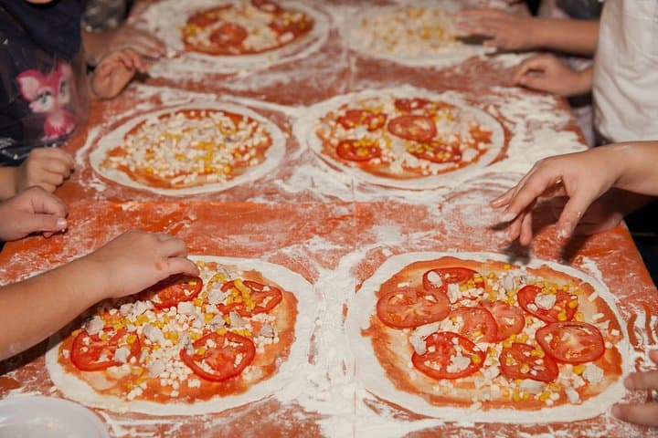 Arezzo Hands-On Pizza Class: From Dough to Dessert and Wine