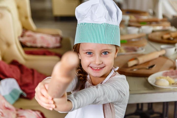 Arezzo Hands-On Pizza Class: From Dough to Dessert and Wine