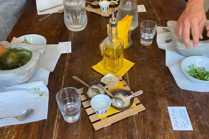 Cinque Terre: Pesto Class with Focaccia Tasting in Manarola