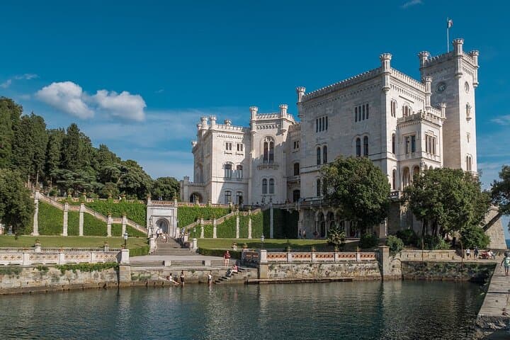 Trieste E-Bike Tour: Old Town, Miramare Castle and Gelato