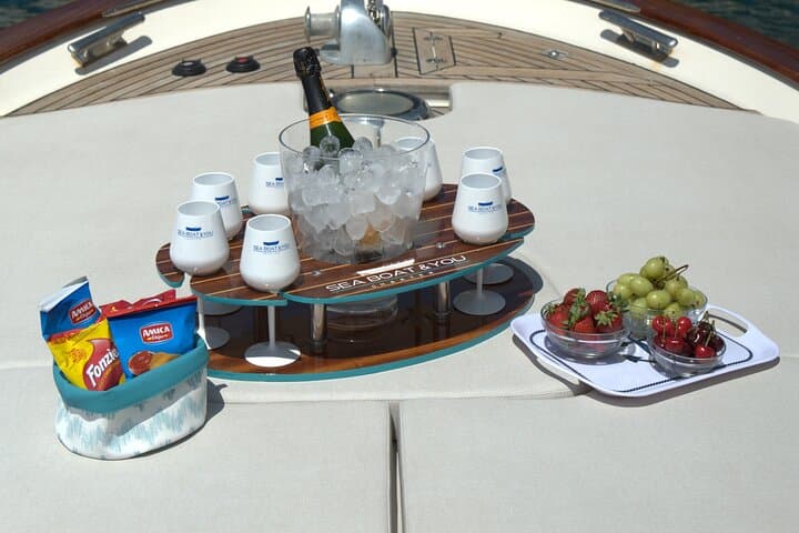 Positano shared sunset by boat with aperitif