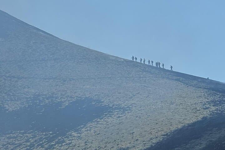 Hike to 3000 meters with cable car and 4x4 jeep