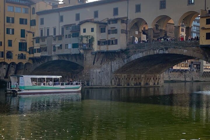 Pass under Ponte Vecchio