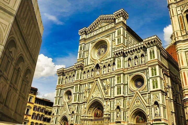 It was Brunelleschi who worked out a successful method to vault the dome, invented the machinery necessary to carry it out