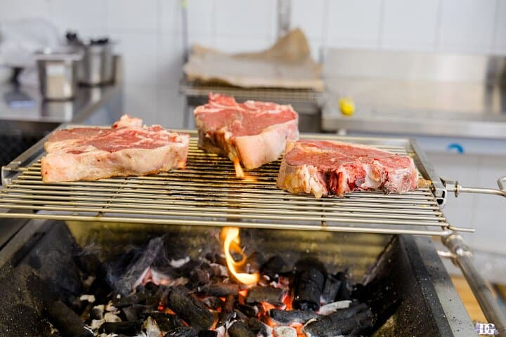 Master the Art of Florentine Steak: A Unique Cooking Experience!