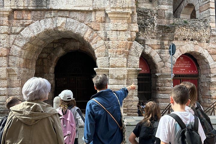 Verona Top Sights Guided Tour of the City's Must-See Highlights