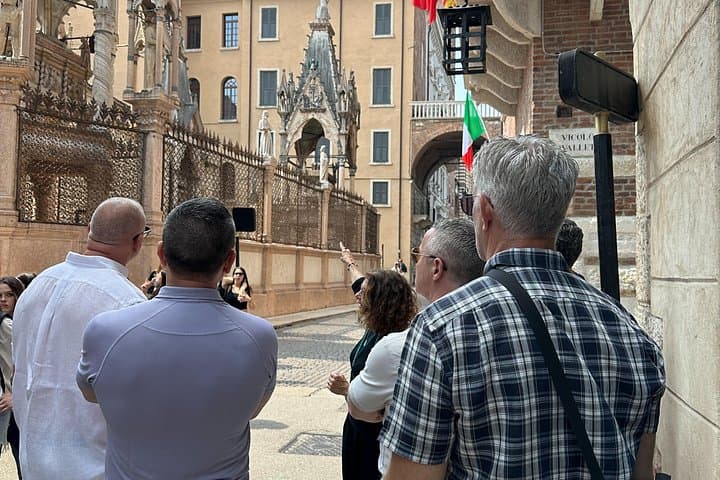 Verona Top Sights Guided Tour of the City's Must-See Highlights