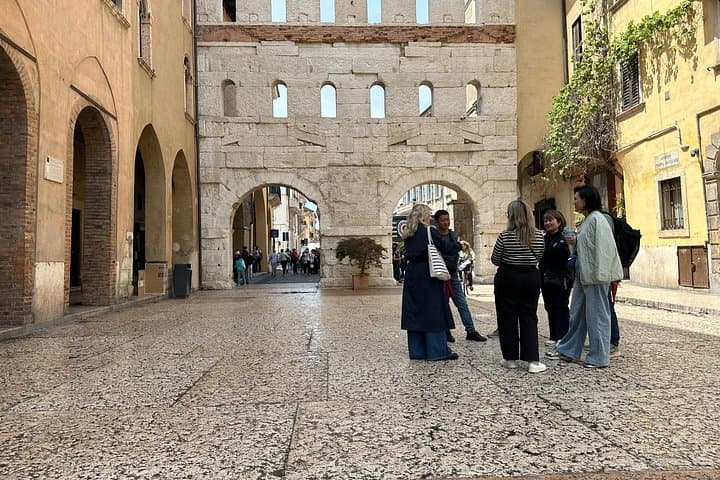 Verona Top Sights Guided Tour of the City's Must-See Highlights