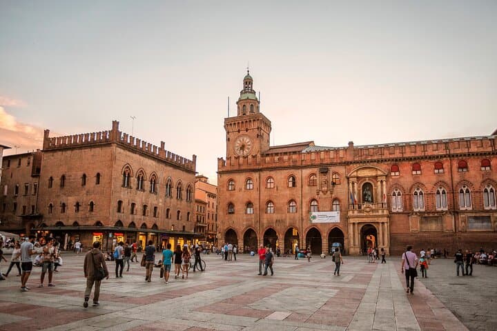 Piazza Maggiore, Clock Tower