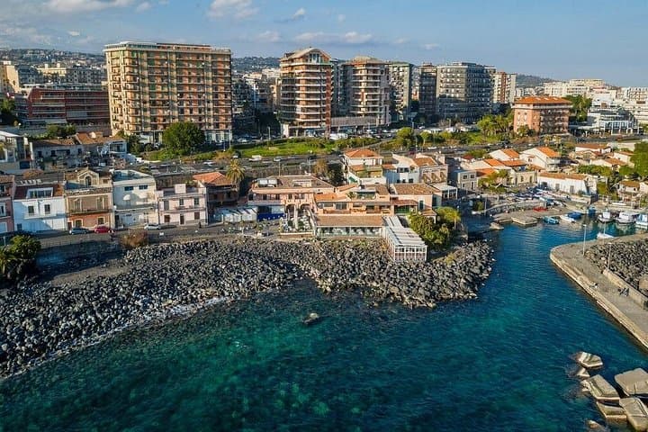 Catania: Private Half-Day Tour of City Highlights & Coast