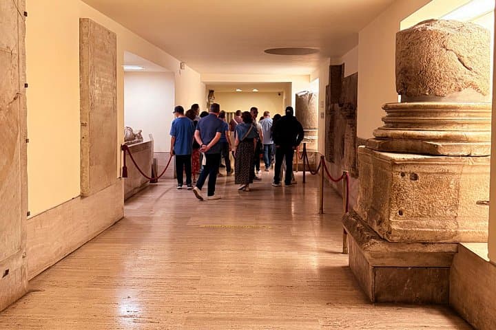 St Peter's Basilica Underground Tour with Dome Climb