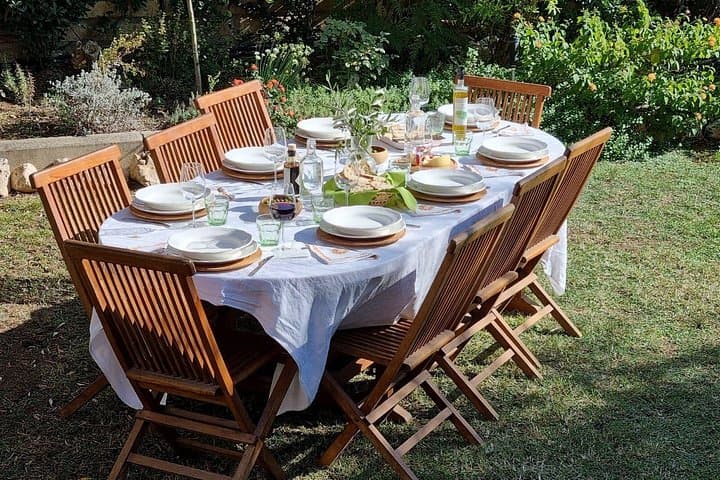 Vegan cooking class in a magical setting