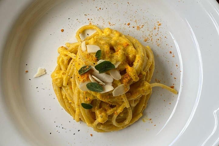 Vegan cooking class in a magical setting