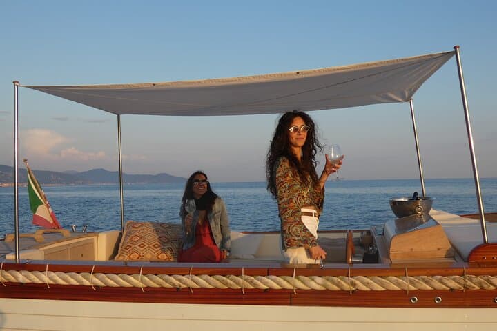 Private Sunset Boat Tour with Aperitif in Portofino 1.5 hours