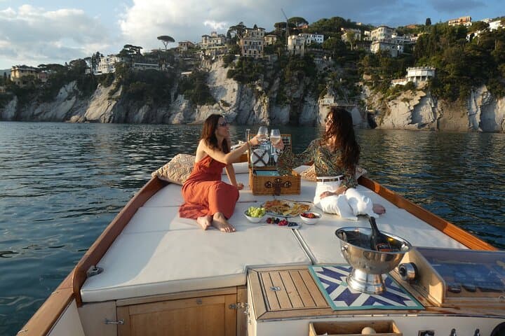 Private Sunset Boat Tour with Aperitif in Portofino 1.5 hours
