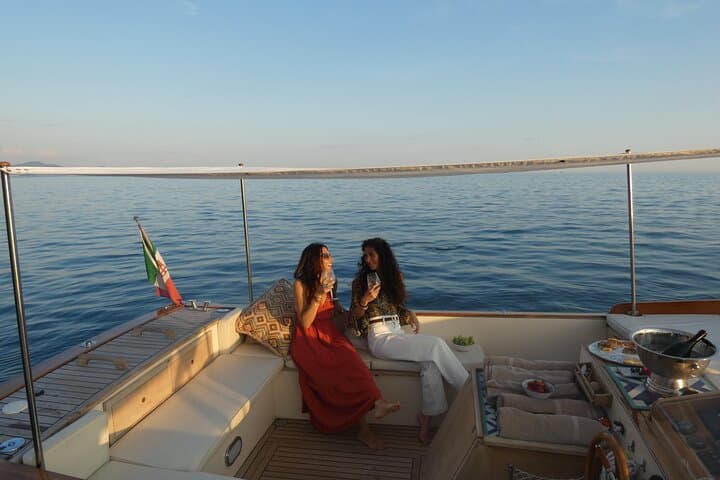 Private Sunset Boat Tour with Aperitif in Portofino 1.5 hours