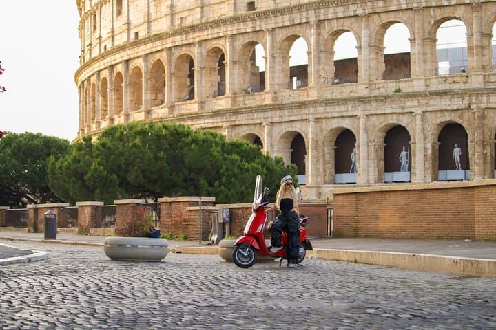Rome: Private Vespa Tour and Professional Photoshoot