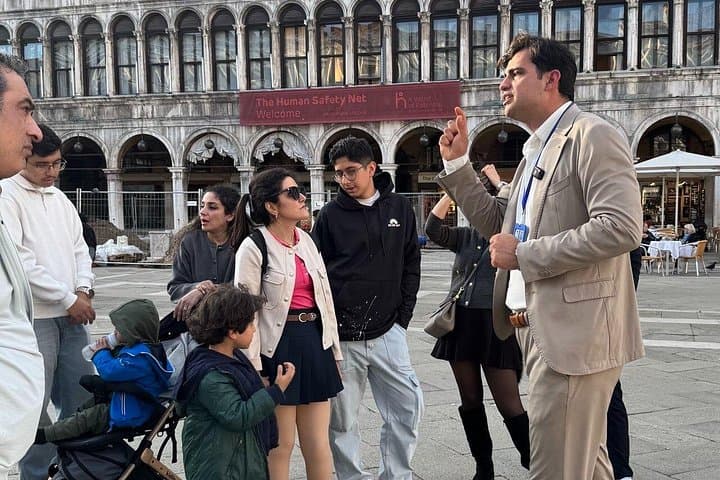 Gondola Ride with Private Walking Tour in Venice