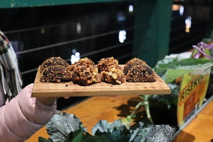 Food Tour of Milan with Tastings and Wine
