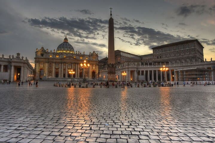 Rome: St. Peter's Basilica and Vatican Underground Tour