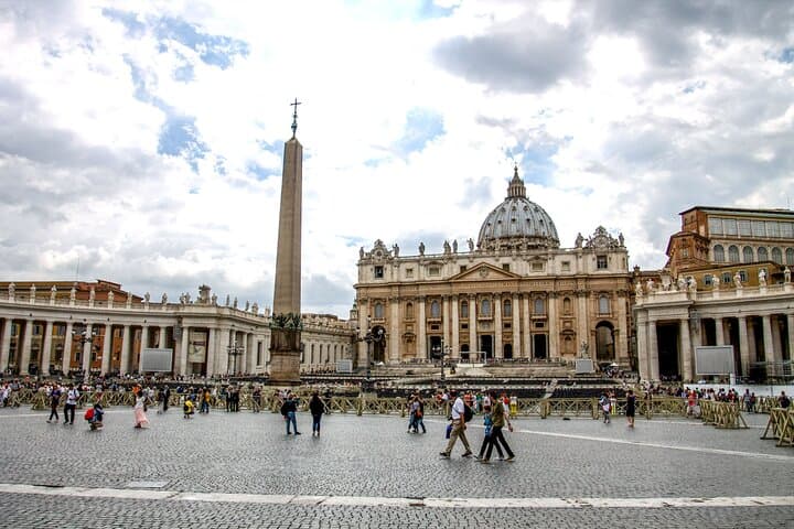 Rome: St. Peter's Basilica and Vatican Underground Tour