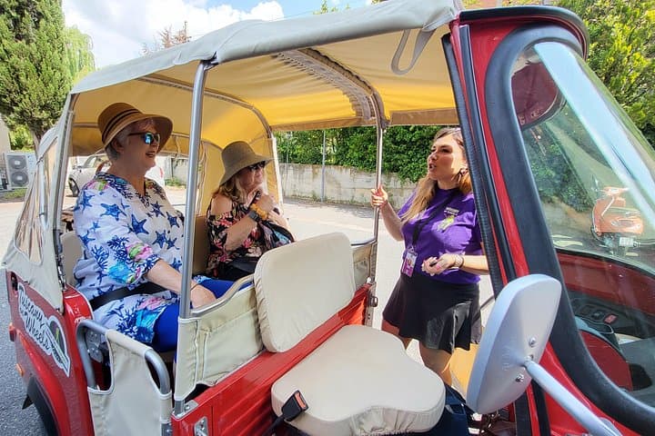 Local tour leader with stories and info about the area