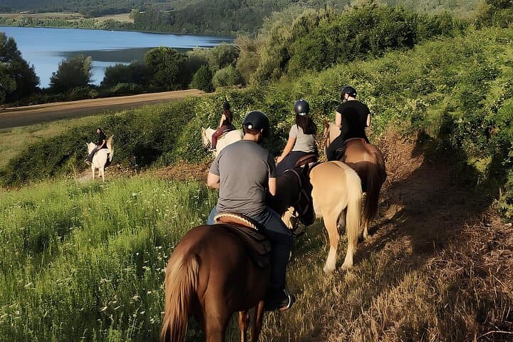 Lake Martignano Horseback Ride with Guide Near Rome