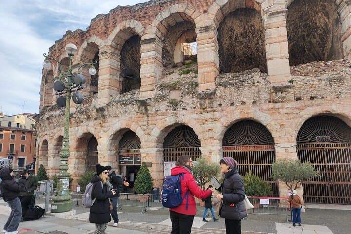 Verona: Tour with Arena, Cable Car and Optional Juliet Tickets