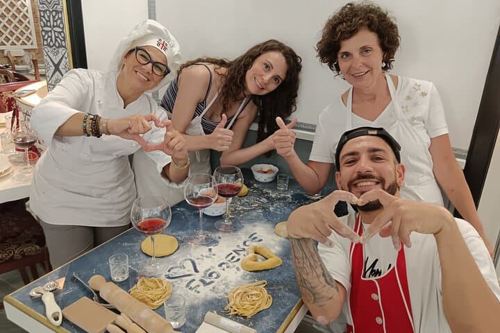 Florence : BEST Pasta Cooking Class :"SING & FUN" _NO BORING CLASS