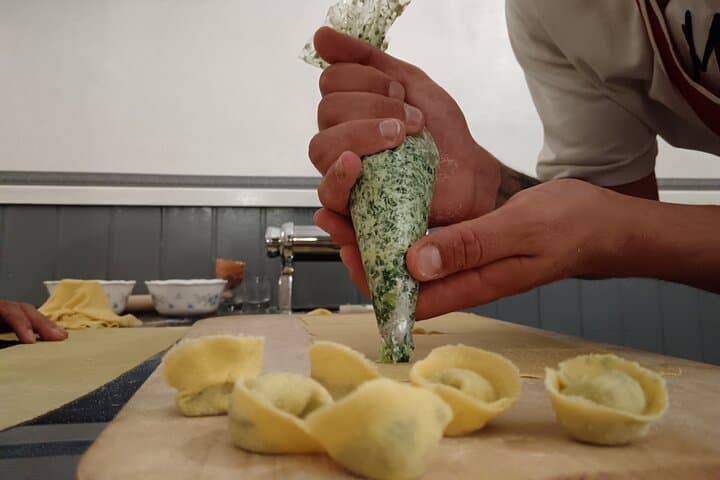 Florence : BEST Pasta Cooking Class :"SING & FUN" _NO BORING CLASS
