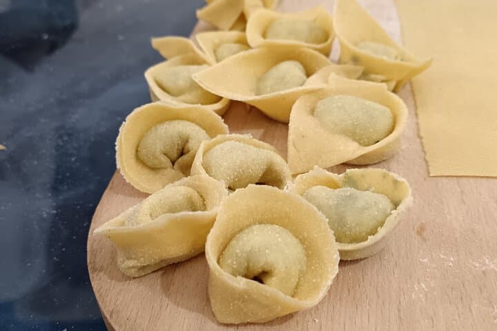 Florence : BEST Pasta Cooking Class :"SING & FUN" _NO BORING CLASS