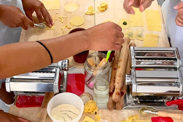 Florence : BEST Pasta Cooking Class :"SING & FUN" _NO BORING CLASS