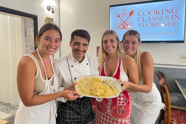 Florence : BEST Pasta Cooking Class :"SING & FUN" _NO BORING CLASS