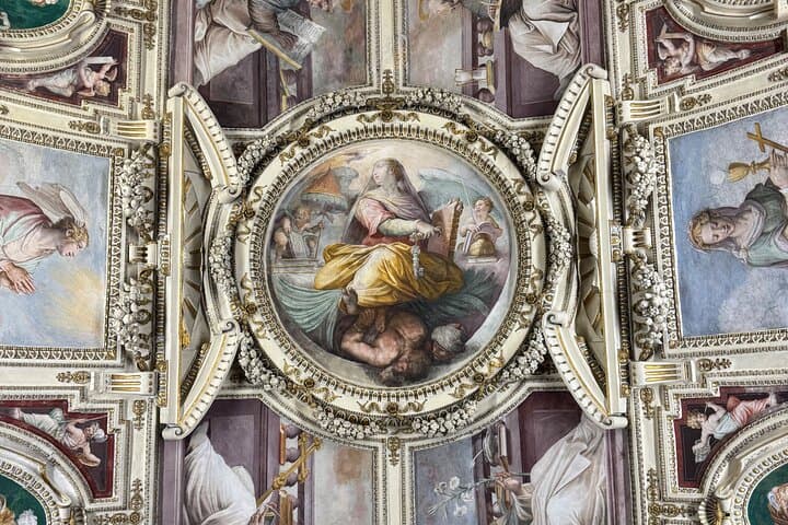 Vatican Museum & Sistine chapel Entrance with small Group Tour