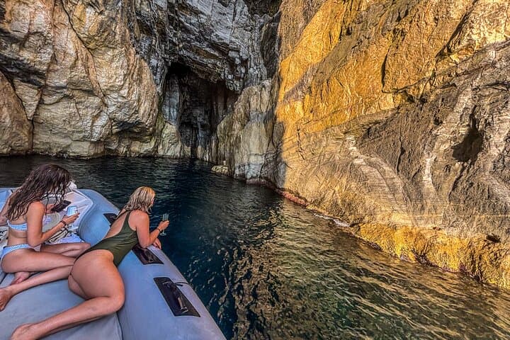 Tour in Barca of the Gulf of Poets: Caves, Islands and Portovenere!