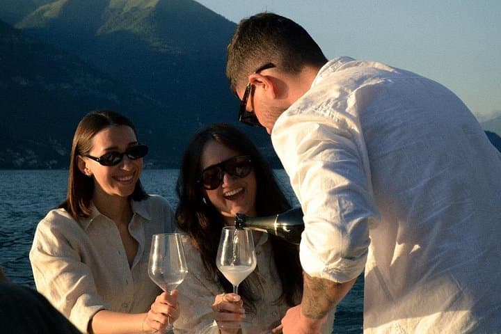 Private Tour Lake Como - 2h of Villas, Photos, Openwine & Swim