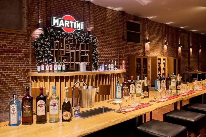 Martini Cocktail Experience in Pessione, Italy