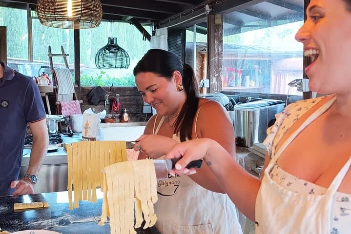 Tuscan Cooking Class with Pasta, Tiramisu & Local Wine