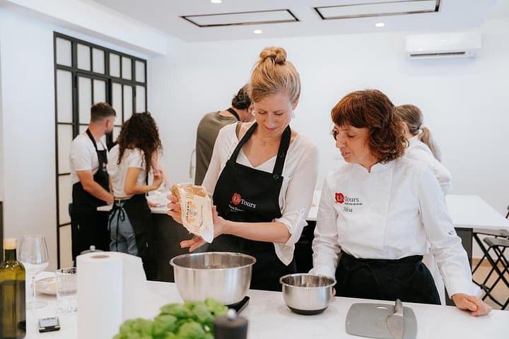 Semi Private Pizza Making Class with Wine and Suppli