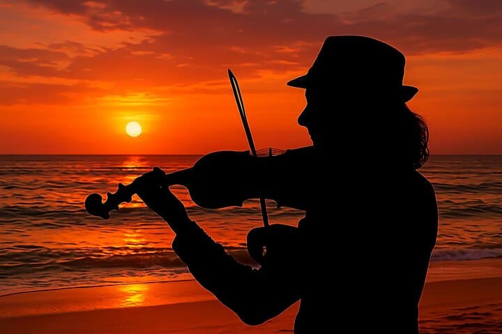 Devil's Saddle Boat Tour, Aperitif & Violin Serenade