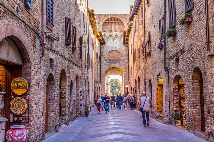 San Gimignano Walking Tour with Audioguide on Your Smartphone